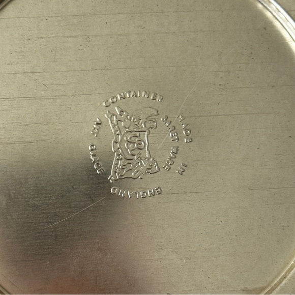 Vintage Beret Ware tin canister with lid gold blue flower design - Picture 4 of 11